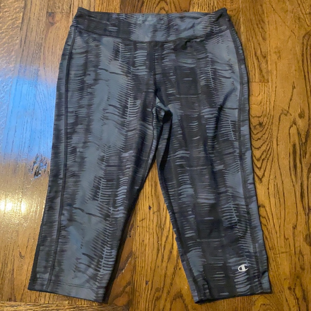 Champion Gray Black Medium Crop Capri Leggings
